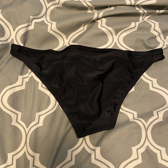 Cheeky bikini bottoms. Aerie. New with tags. XL - Picture 2 of 3